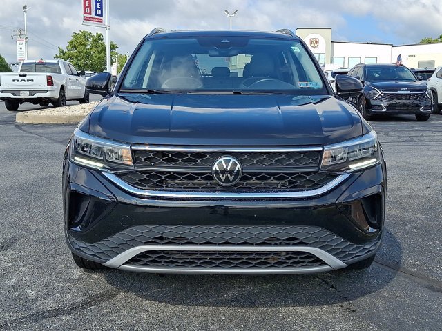 Certified 2023 Volkswagen Taos SE w/ Panoramic Sunroof Package AWD/4WD image 2