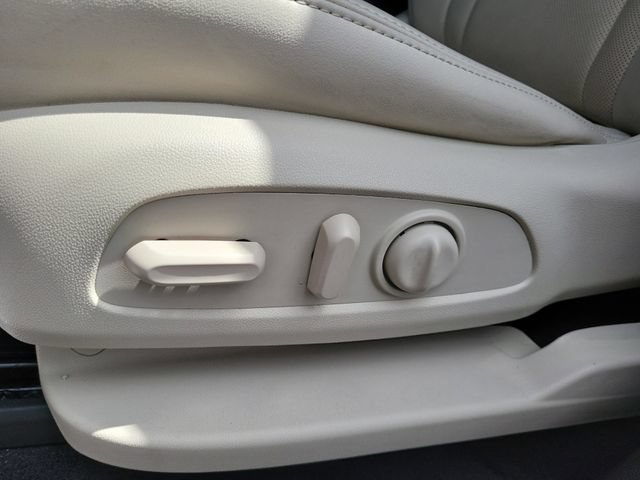 Used 2022 Buick Enclave Essence w/ Experience Buick Package FWD image 11
