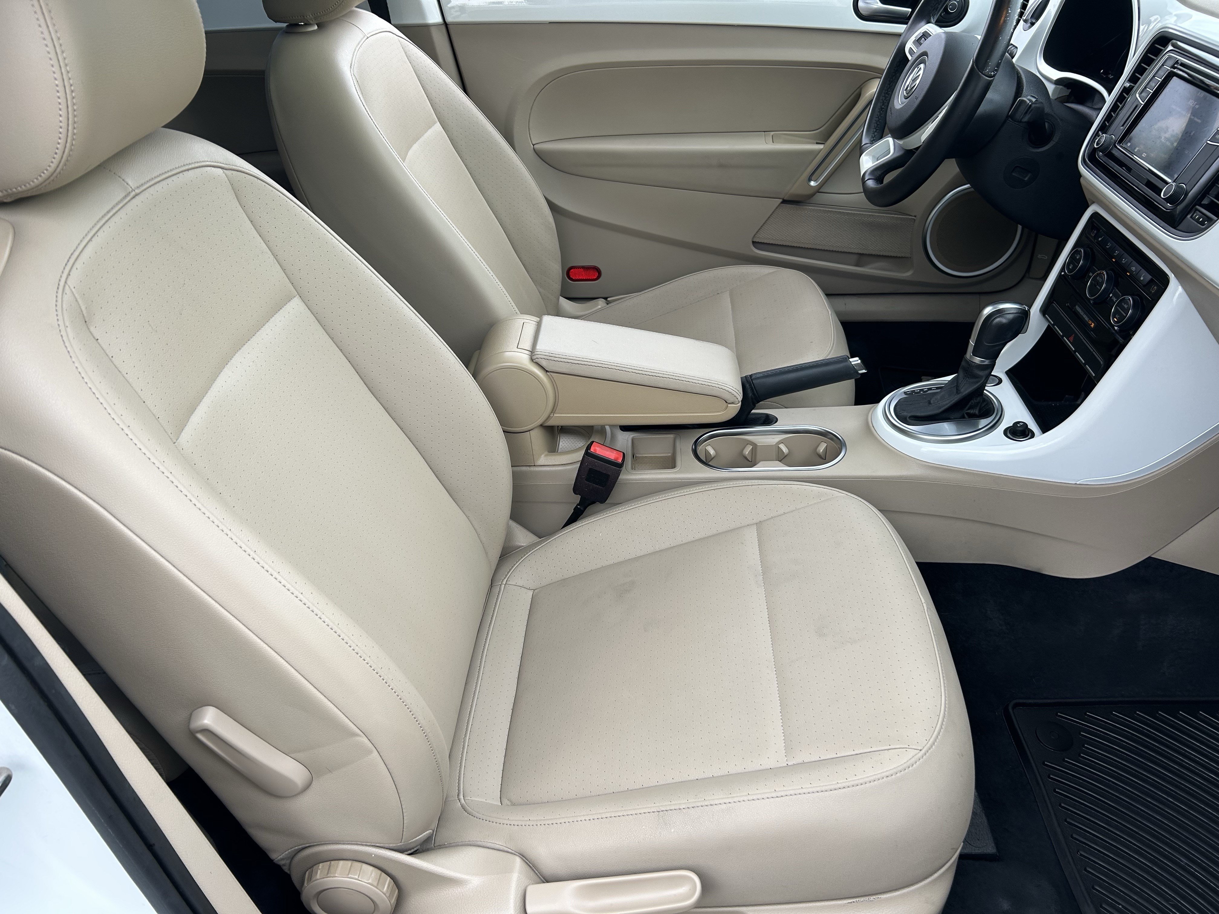 Used 2019 Volkswagen Beetle 2.0T SE FWD image 9