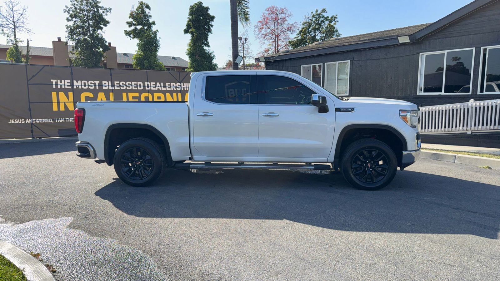 Used 2019 GMC Sierra 1500 SLT w/ SLT Premium Plus Package AWD/4WD image 9