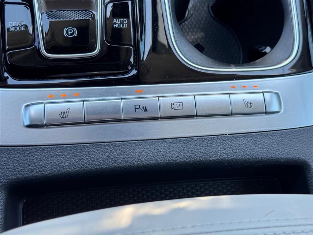 Used 2024 Kia Carnival EX FWD image 21
