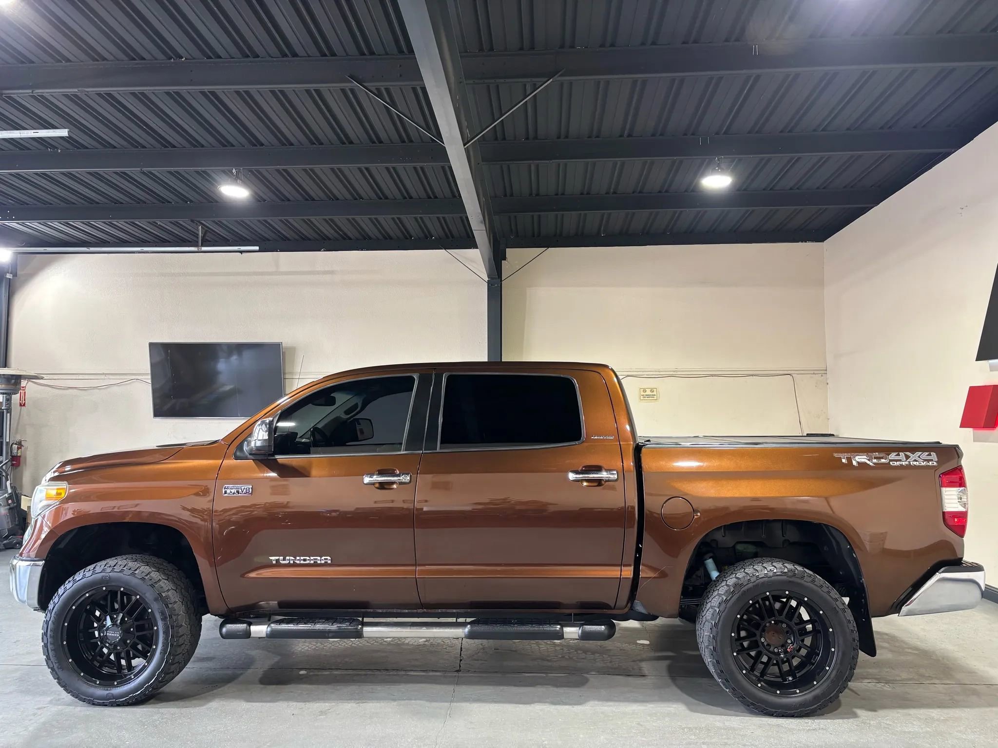 Used 2014 Toyota Tundra Limited image 5
