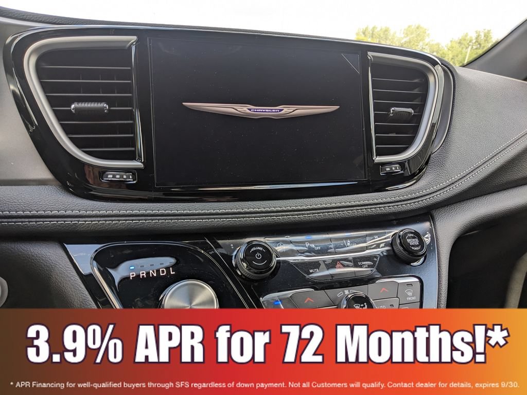 New 2026 Chrysler Pacifica Select FWD image 18
