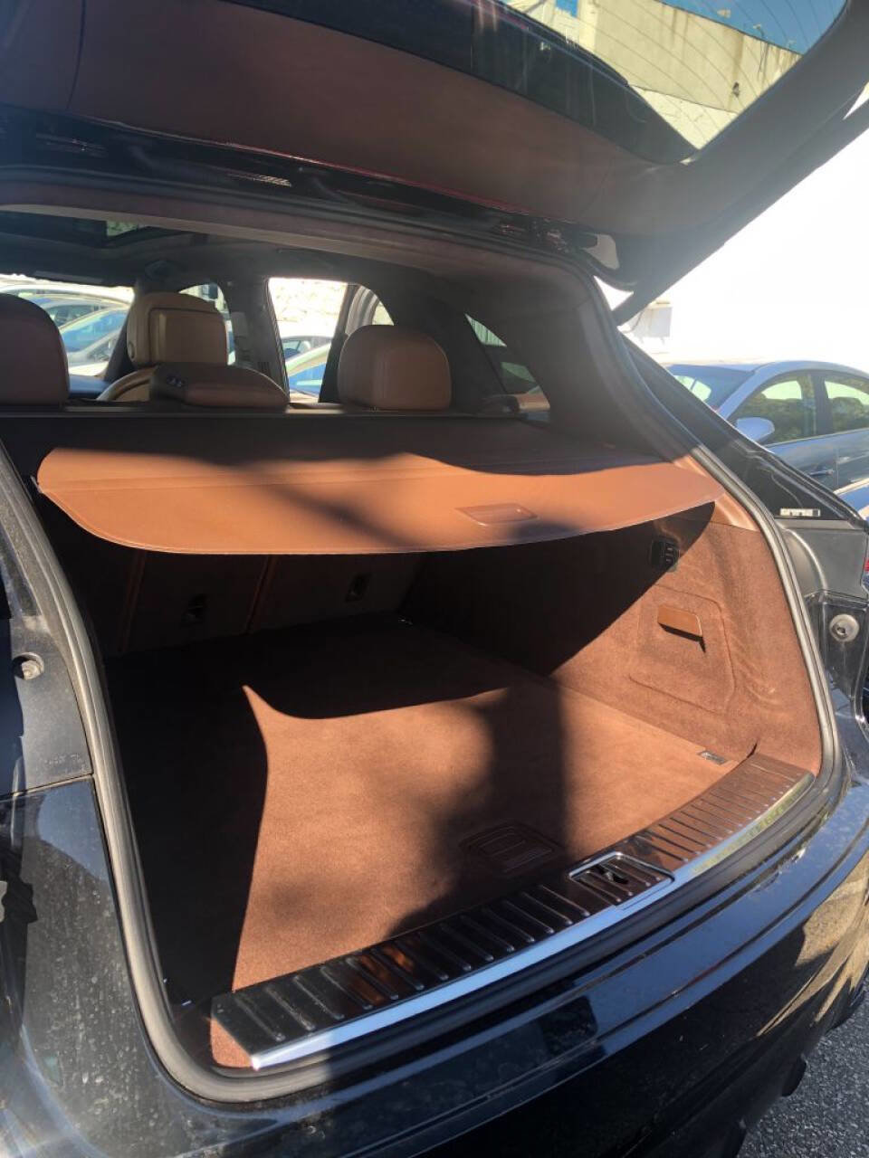 Used 2019 Porsche Cayenne Turbo w/ Sportdesign Package image 23