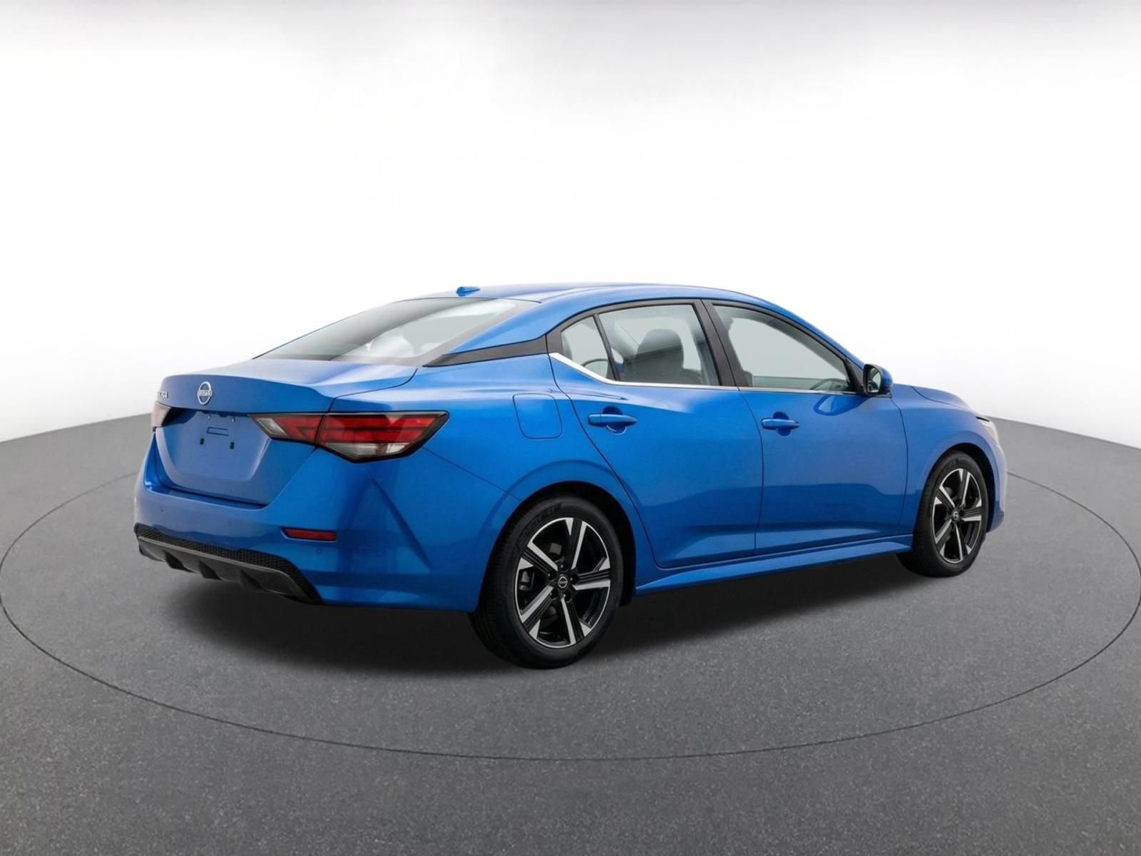Used 2025 Nissan Sentra SV FWD image 9