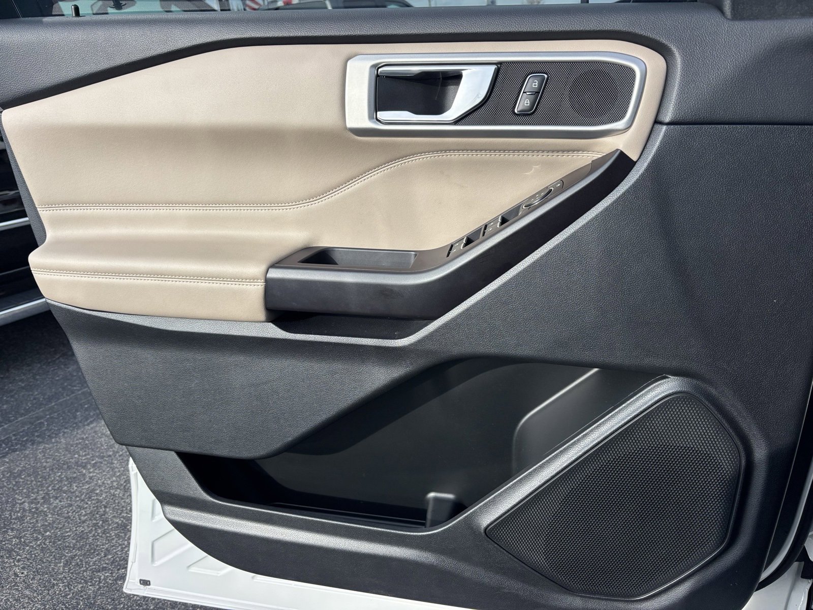 Used 2020 Ford Explorer XLT w/ Equipment Group 202A image 16