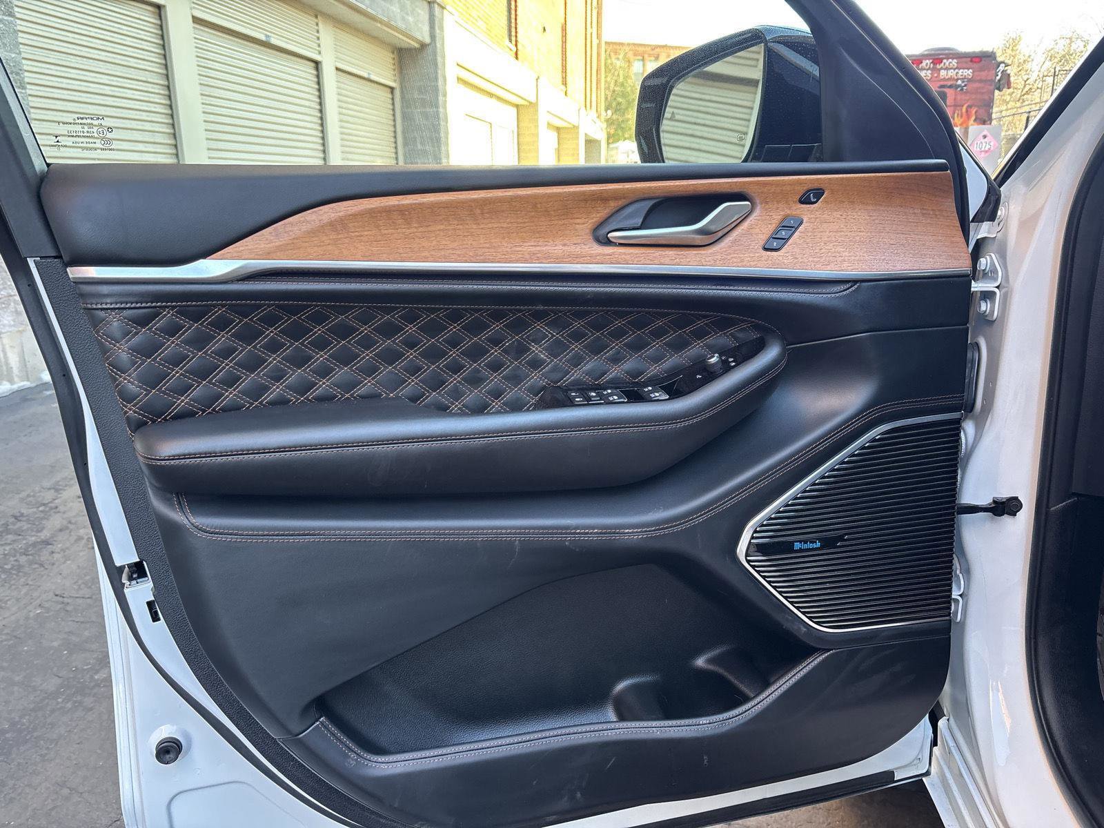 Used 2022 Jeep Grand Cherokee Summit image 9