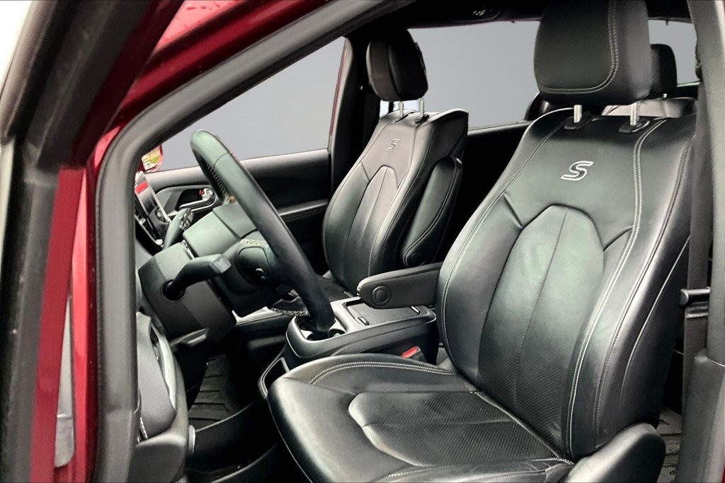 Used 2021 Chrysler Pacifica Touring-L w/ Uconnect Theater Family Group AWD/4WD image 21