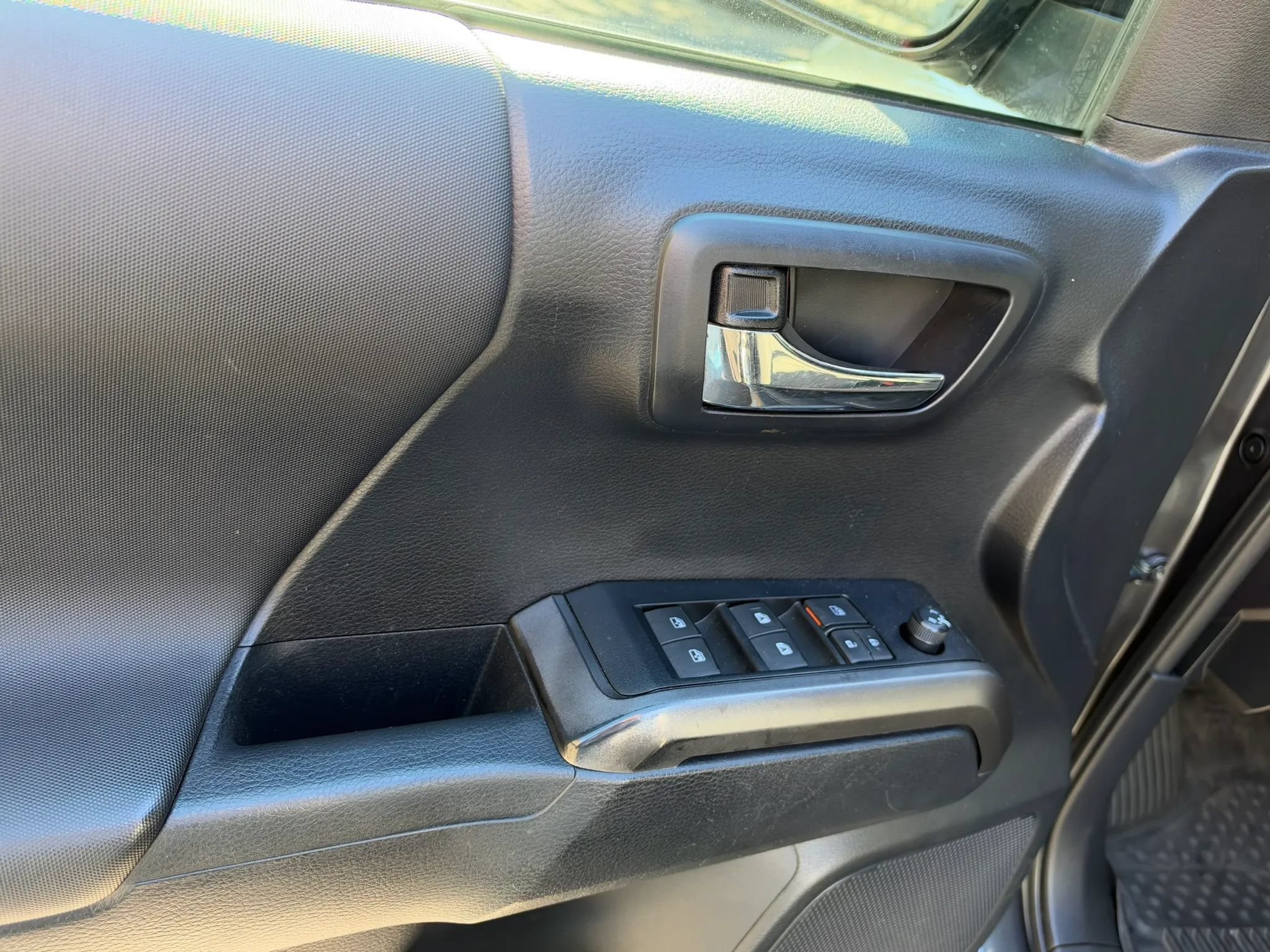 Used 2019 Toyota Tacoma TRD Off-Road AWD/4WD image 28