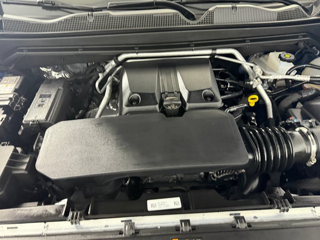 Used 2025 Chevrolet Colorado ZR2 w/ Technology Package AWD/4WD image 36