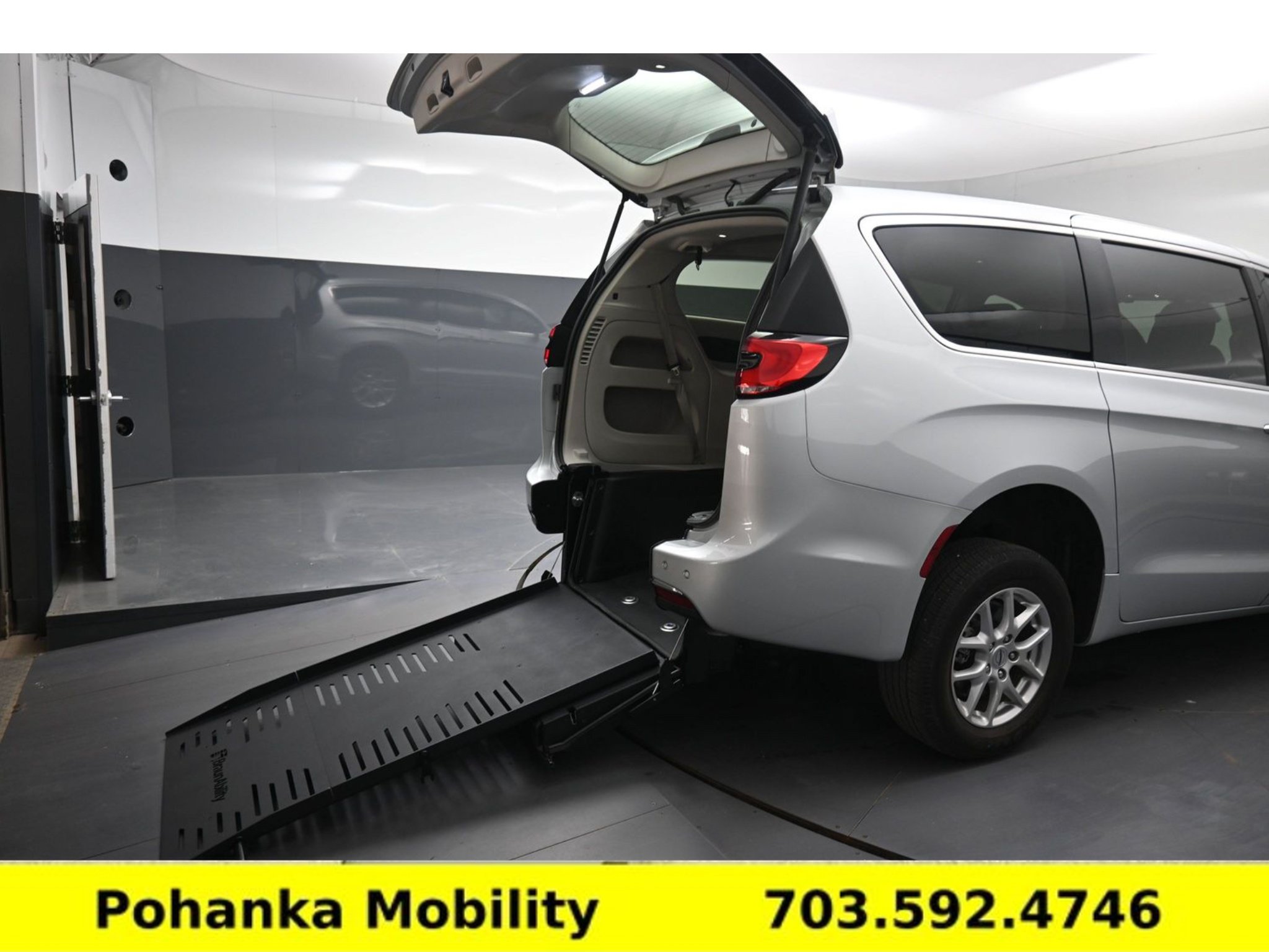 Used 2024 Chrysler Pacifica Touring-L