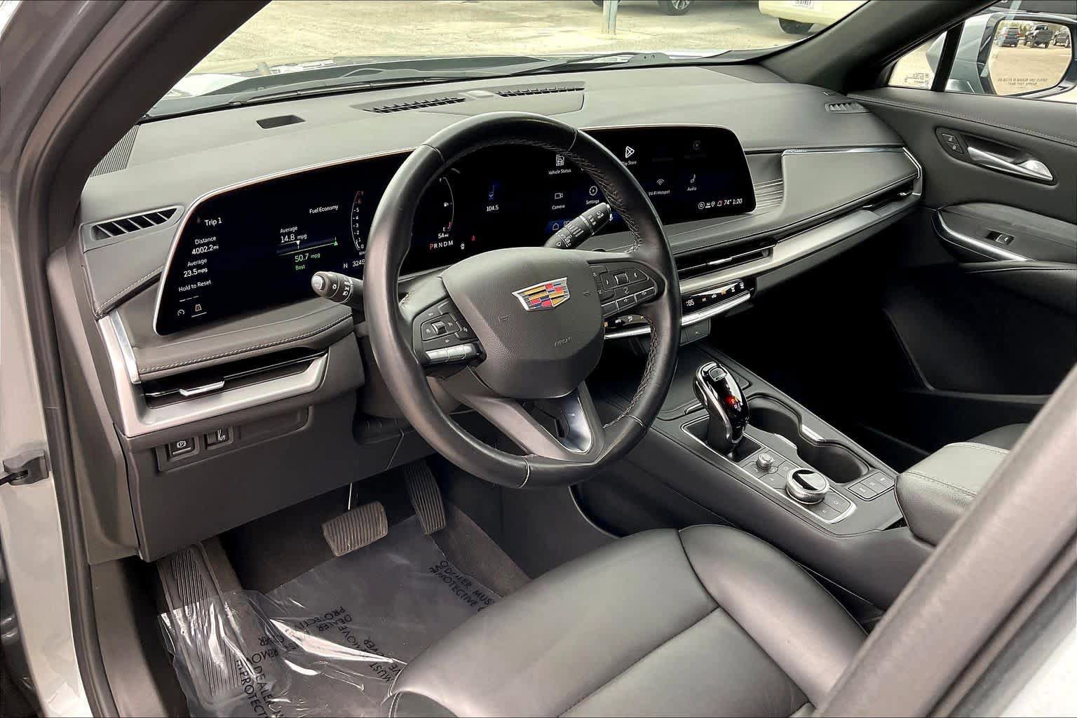 Used 2025 Cadillac XT4 Premium Luxury FWD image 17