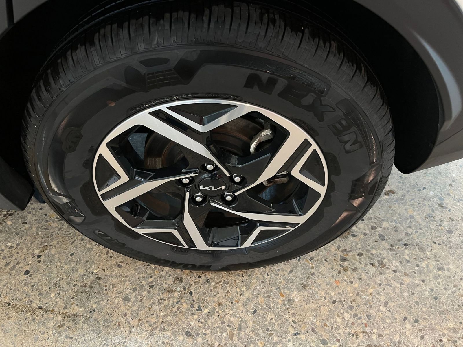 Used 2025 Kia Sportage LX FWD image 30