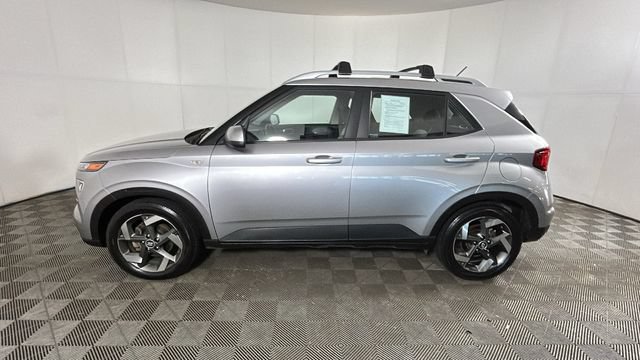 Used 2023 Hyundai Venue SEL FWD image 5