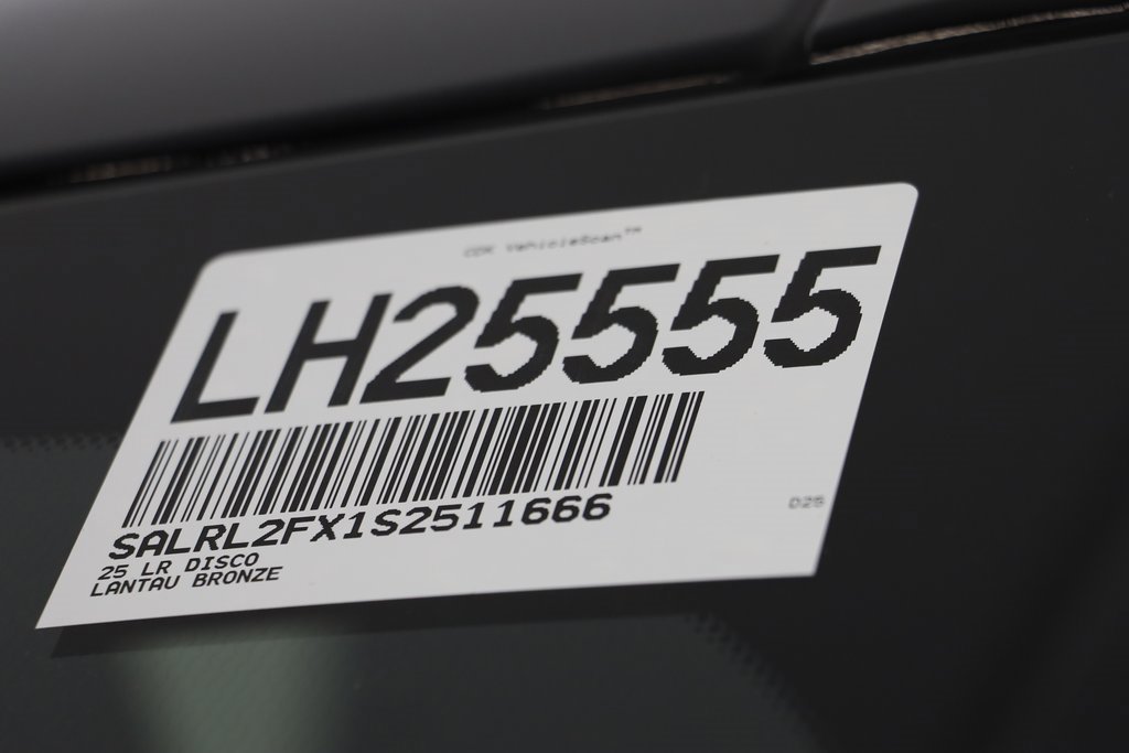 New 2025 Land Rover Discovery Dynamic SE image 27