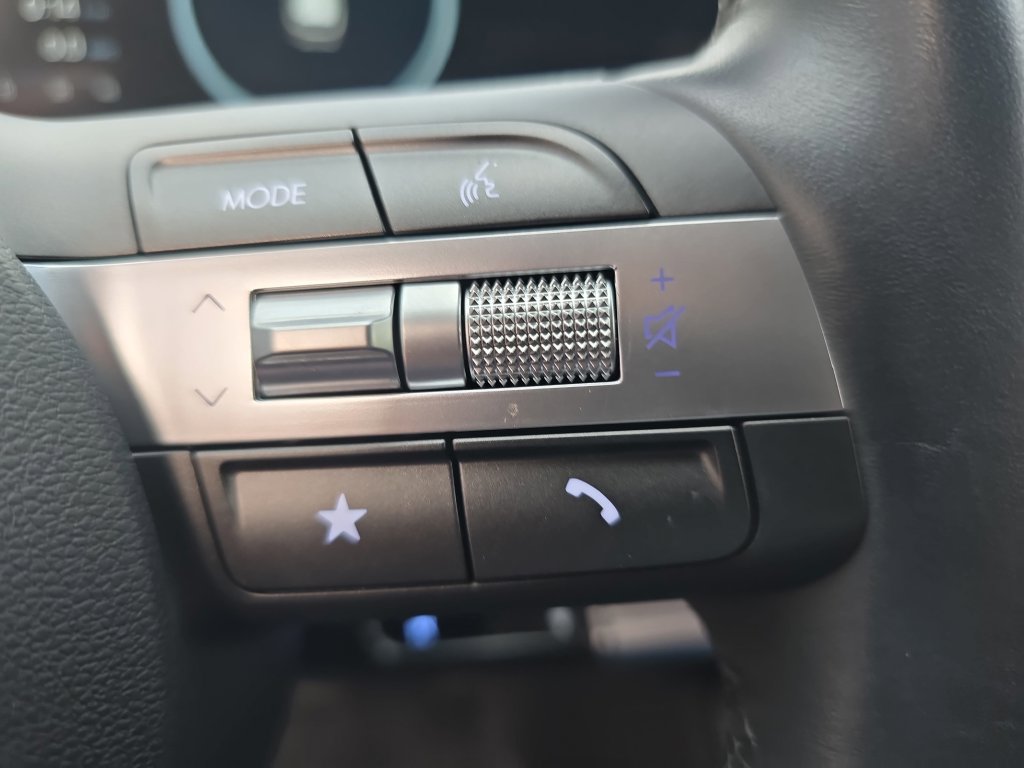 Used 2025 Hyundai Kona SEL AWD/4WD image 16