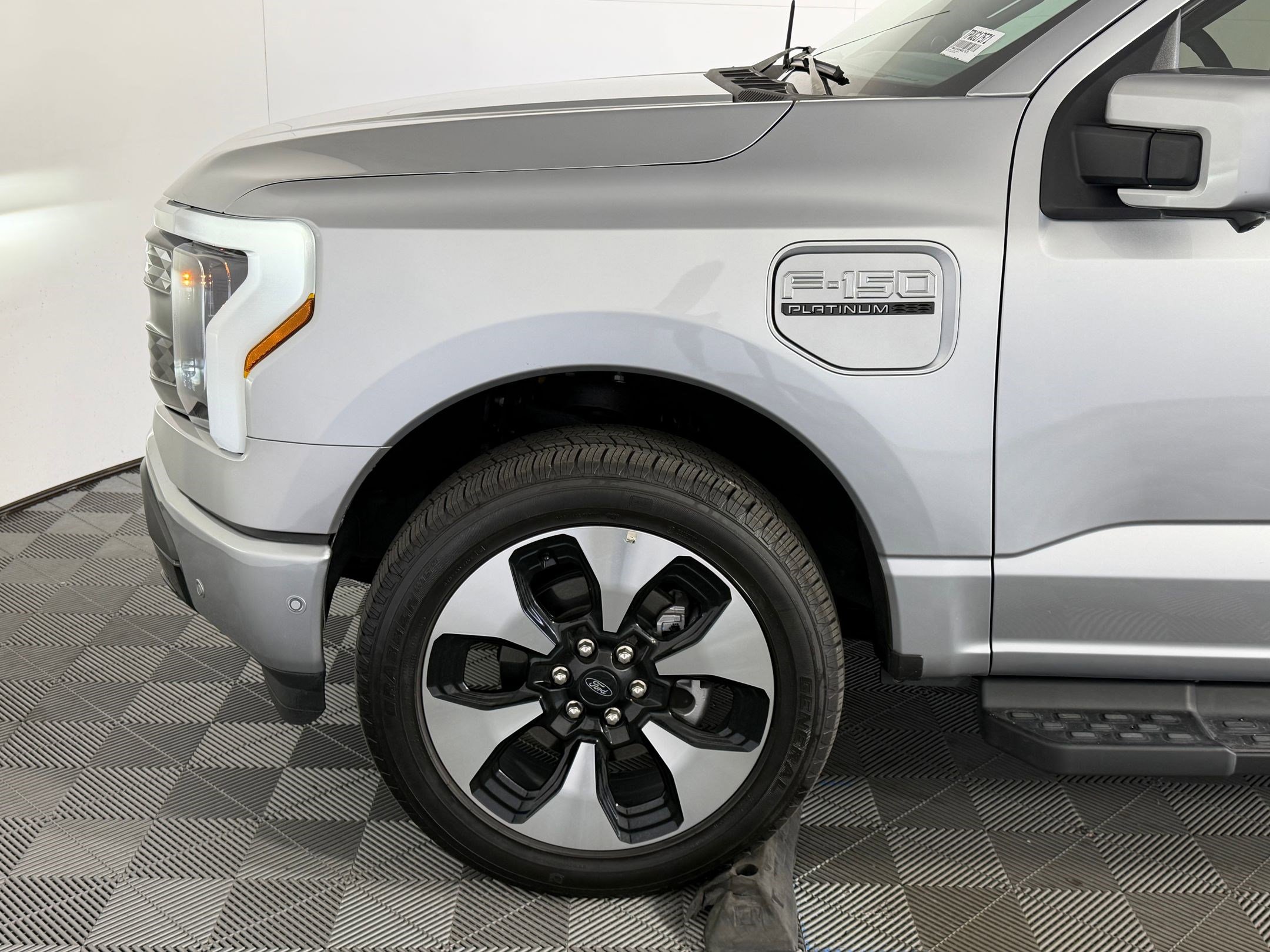 Used 2023 Ford F150 Lightning Platinum image 11