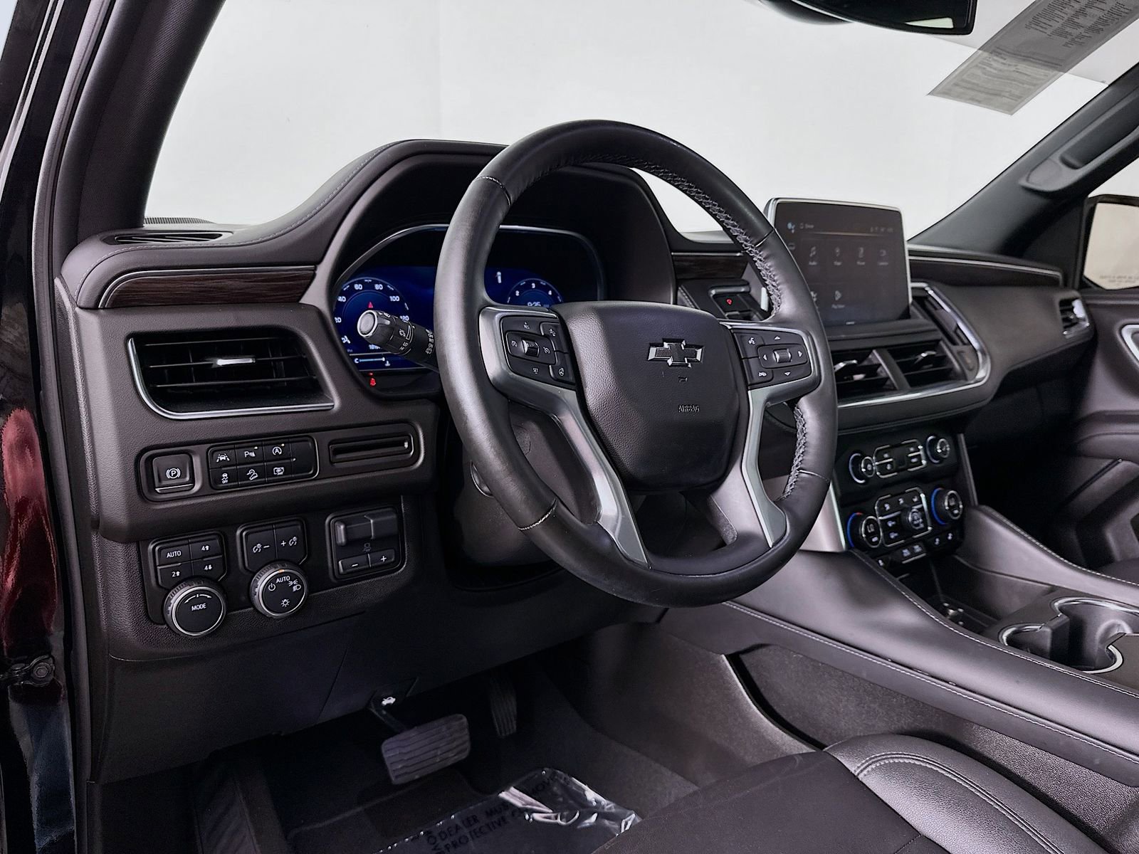 Certified 2024 Chevrolet Tahoe Z71 w/ Luxury Package AWD/4WD image 10