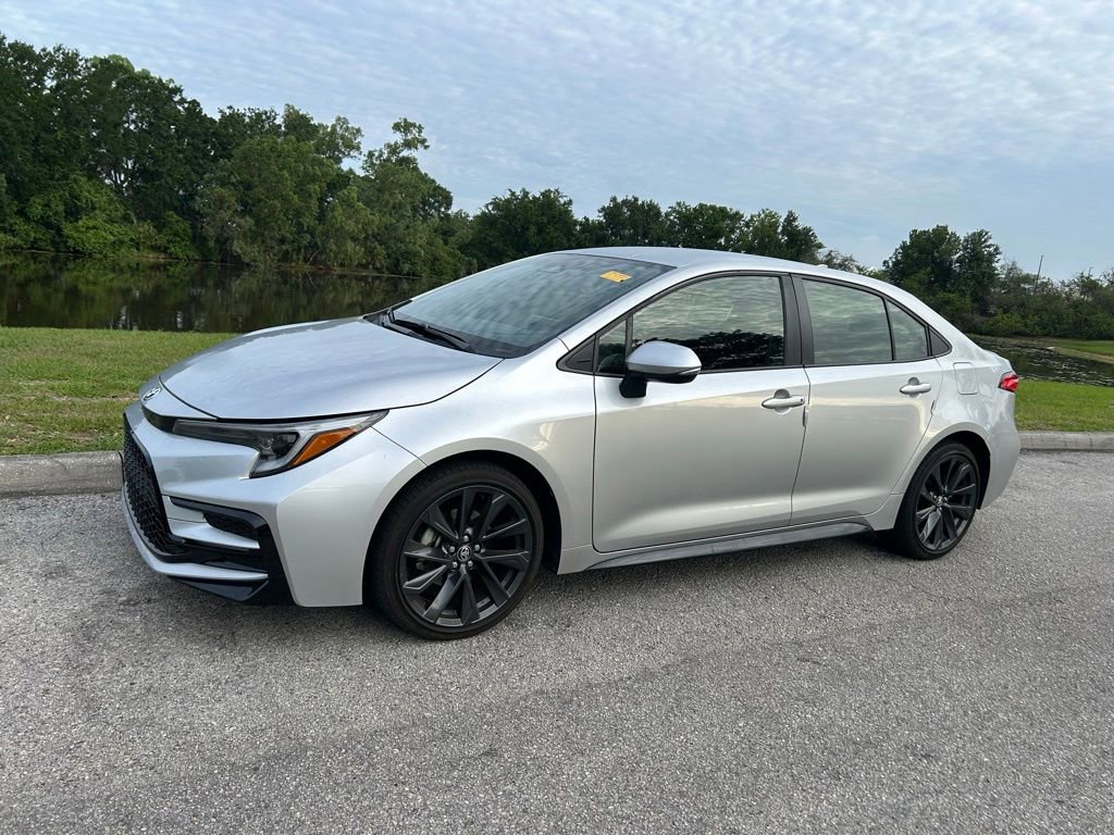 Used 2024 Toyota Corolla SE FWD image 2