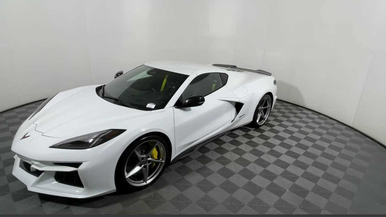 New 2025 Chevrolet Corvette E-Ray w/ ZER Performance Package AWD/4WD image 8