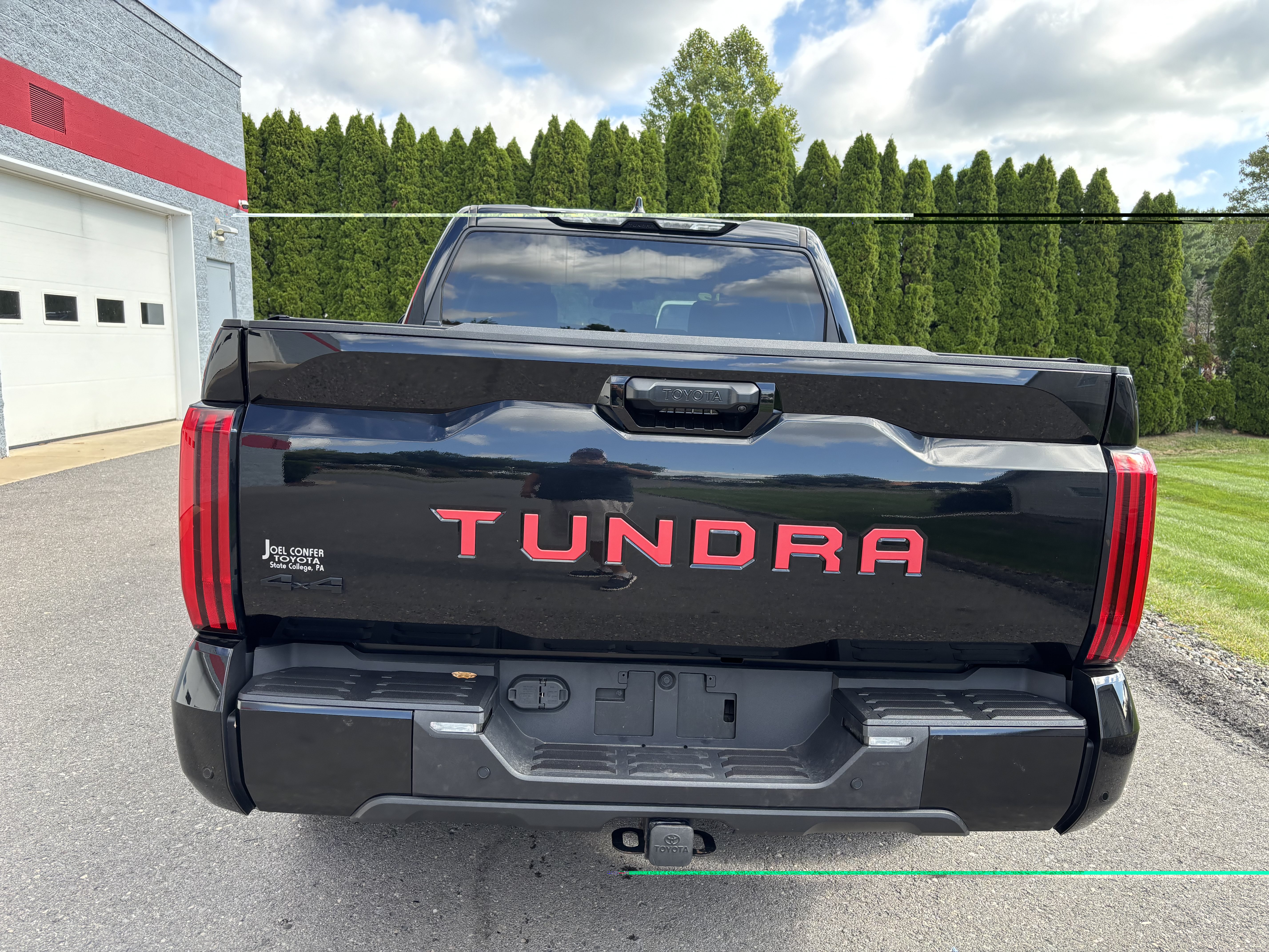 Used 2023 Toyota Tundra SR5 w/ SR5 Convenience Package AWD/4WD image 4