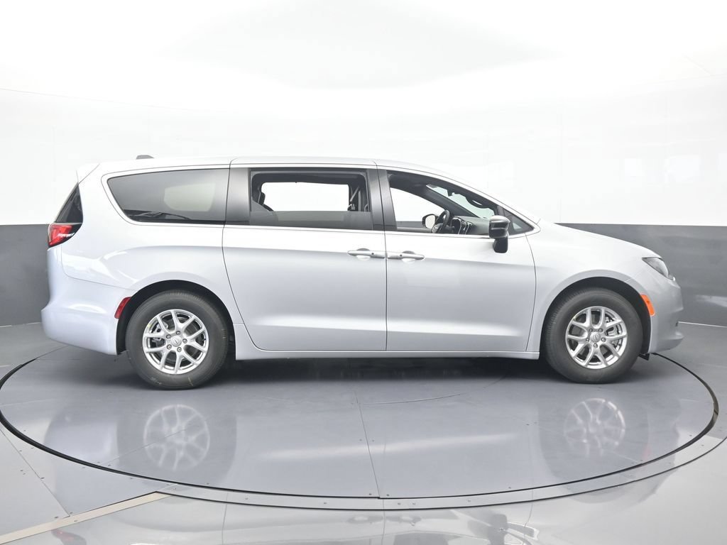 New 2026 Chrysler Voyager LX FWD image 7