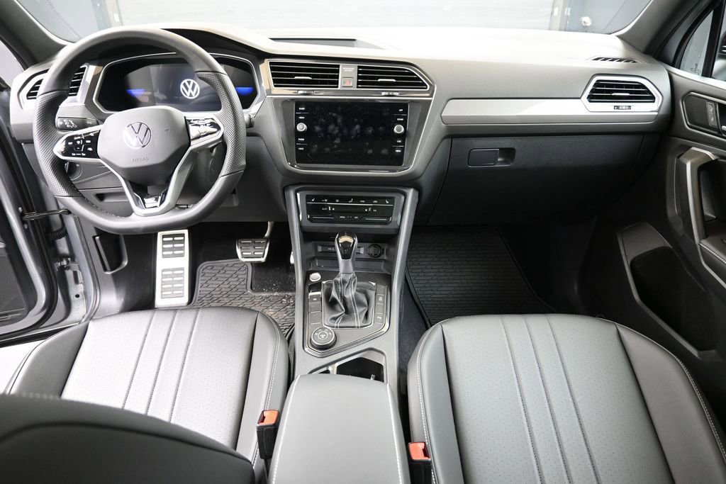 Used 2024 Volkswagen Tiguan SE R-Line AWD/4WD image 25