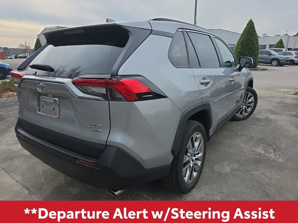 Used 2021 Toyota RAV4 XLE Premium image 9