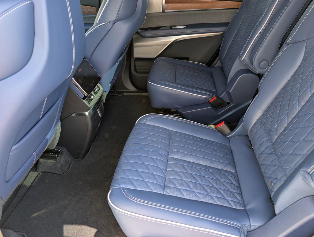 New 2026 Cadillac Vistiq Premium Luxury w/ LPO, Floor Liner Package AWD/4WD image 16