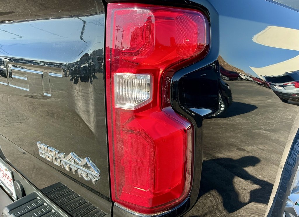 Used 2021 Chevrolet Silverado 1500 High Country w/ Technology Package image 15