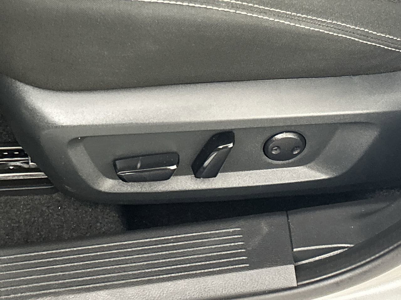 Used 2025 Nissan Rogue SV AWD/4WD image 19