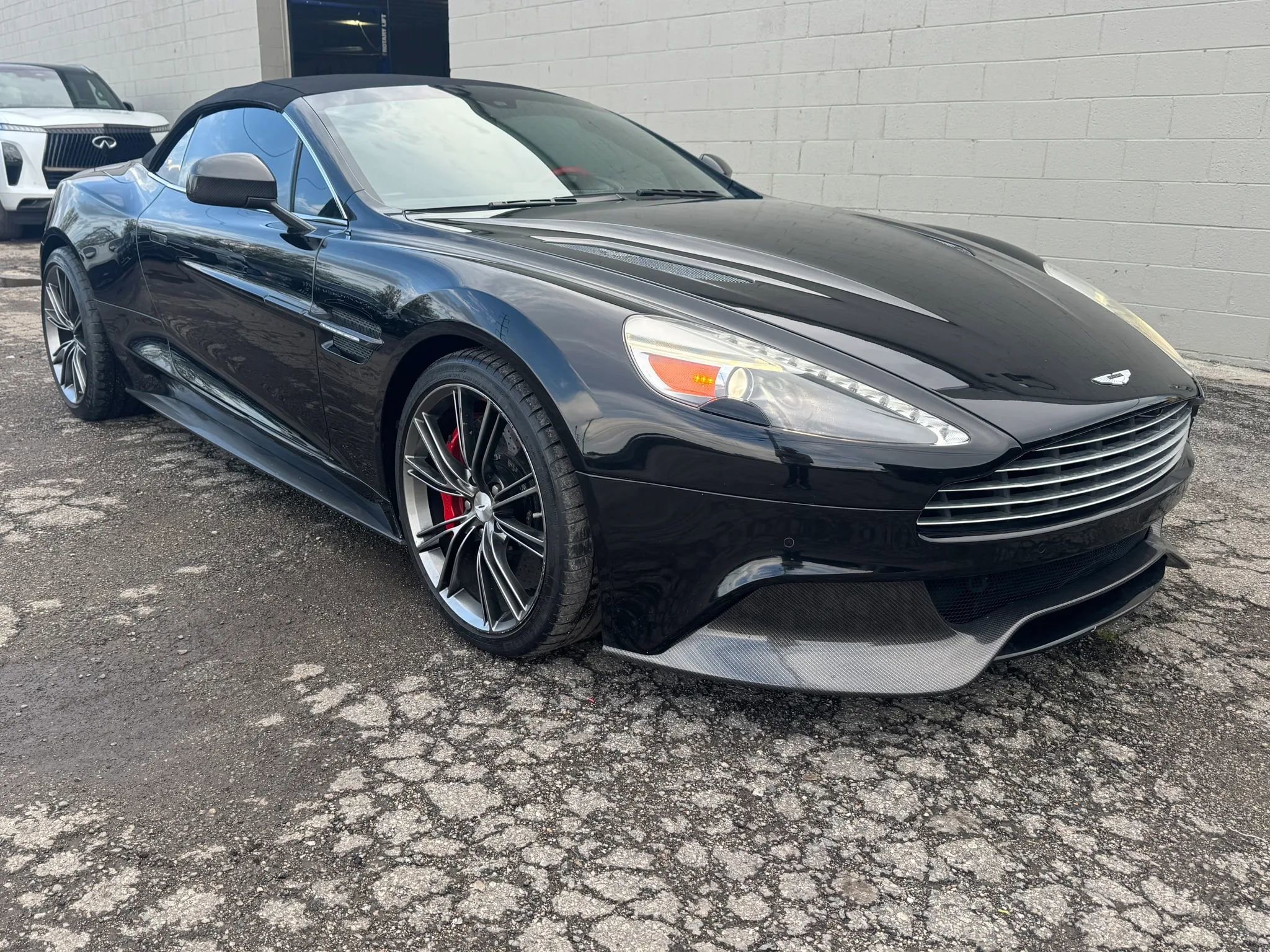 Used 2014 Aston Martin Vanquish Volante RWD image 13