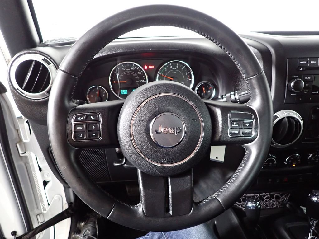 Used 2016 Jeep Wrangler Unlimited Sahara w/ Connectivity Group AWD/4WD image 23