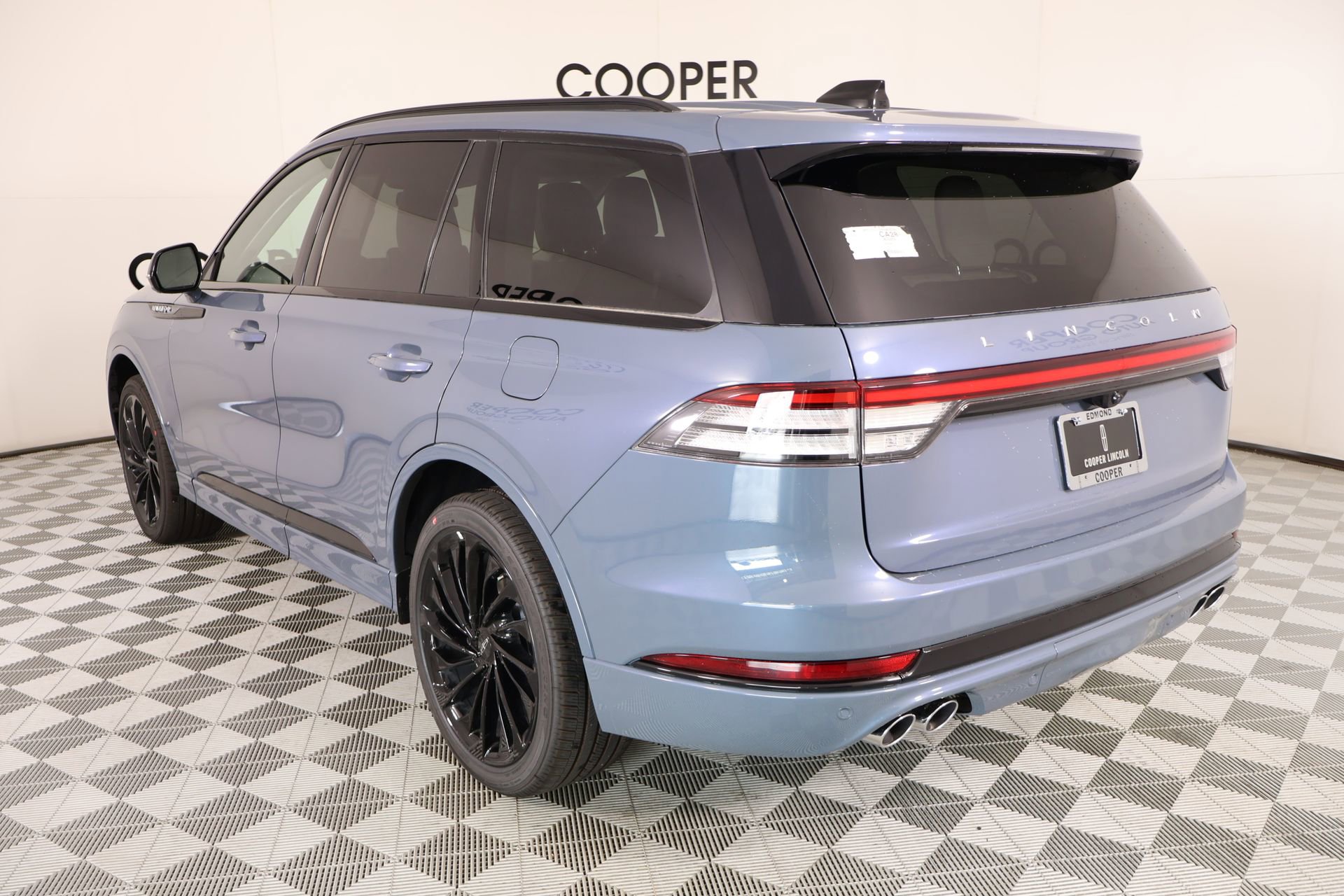 New 2026 Lincoln Aviator Reserve w/ Jet Appearance Package AWD/4WD image 23