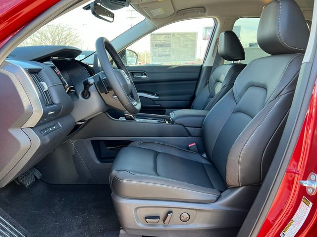 New 2026 Nissan Pathfinder SL image 3