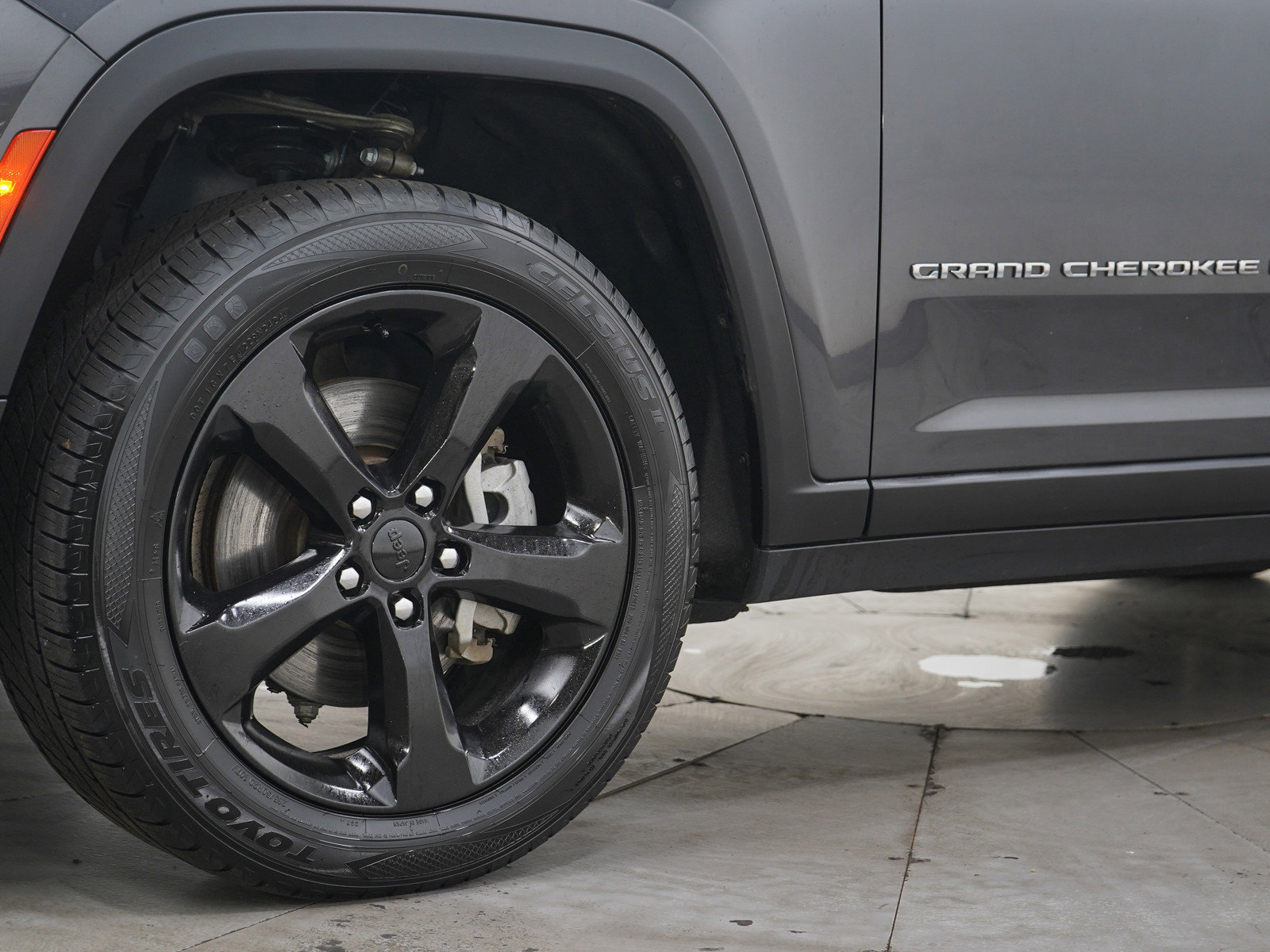 Used 2022 Jeep Grand Cherokee L Limited AWD/4WD image 30