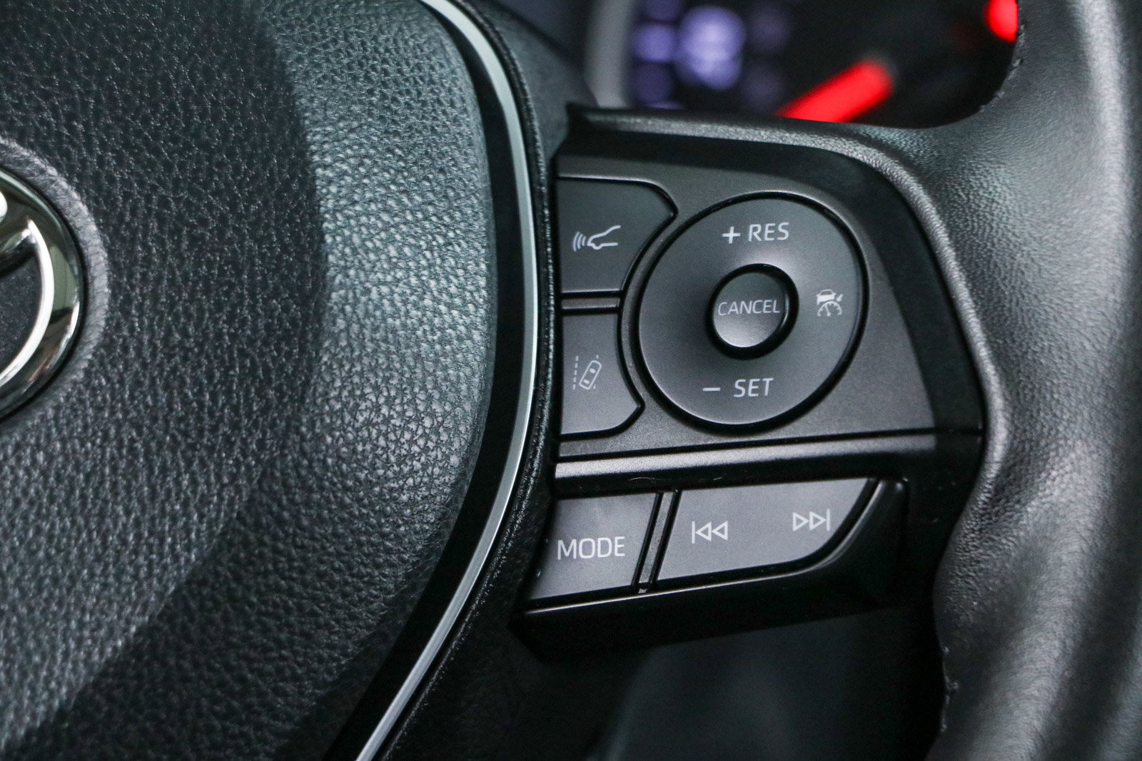 Used 2022 Toyota RAV4 XLE Premium FWD image 14