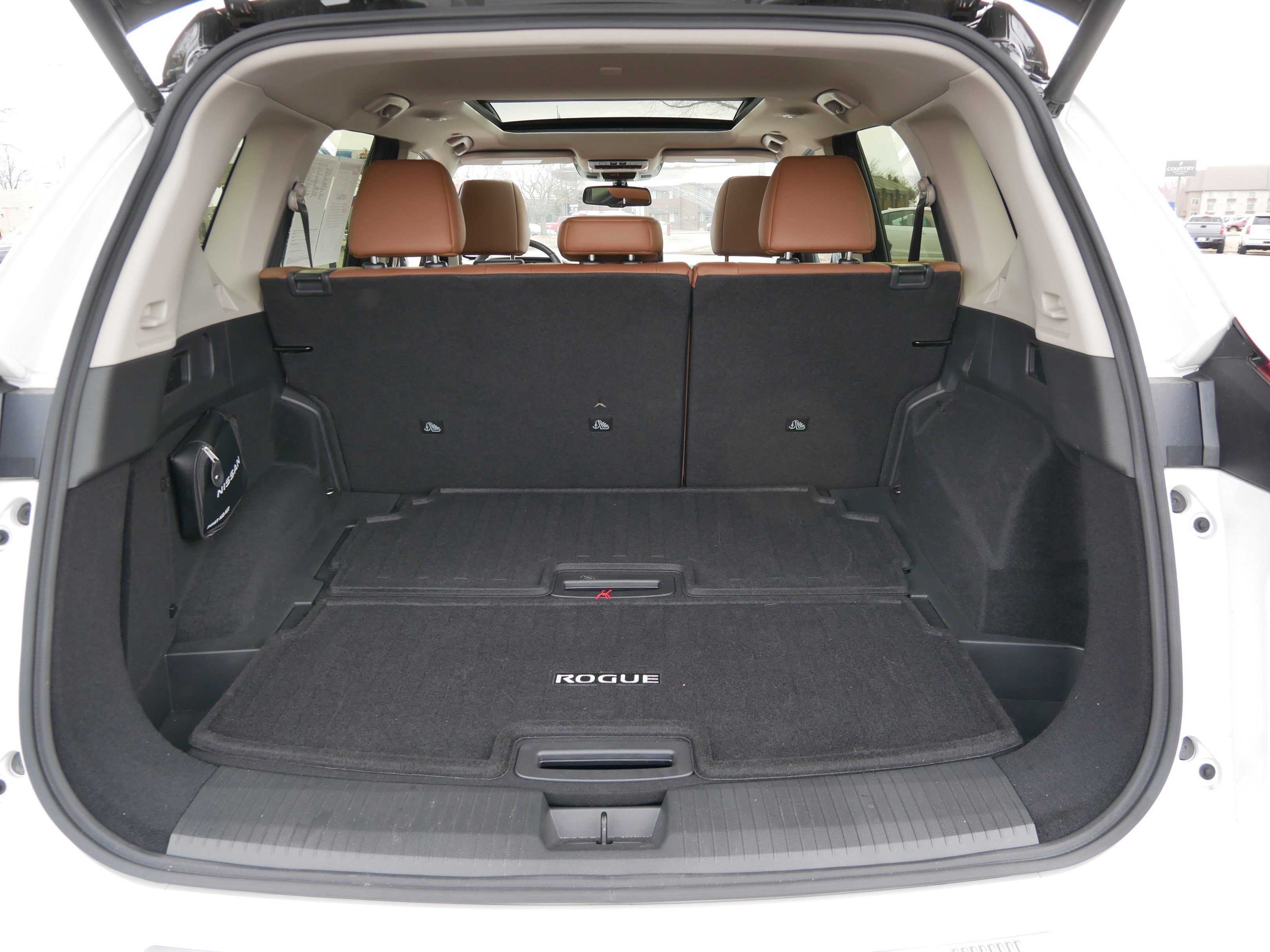 Used 2025 Nissan Rogue Platinum image 18