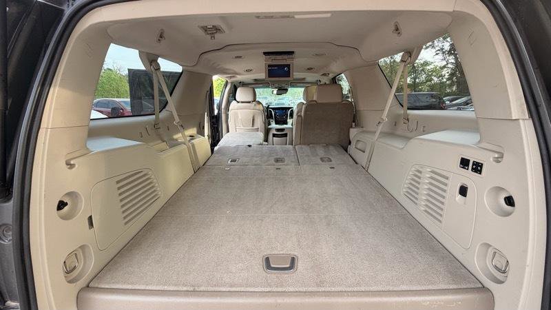 Used 2015 Cadillac Escalade ESV Luxury RWD image 16