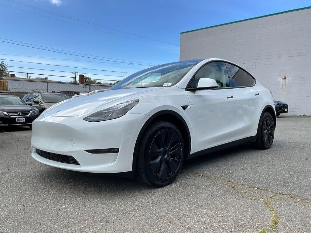 Used 2024 Tesla Model Y Long Range AWD/4WD image 4