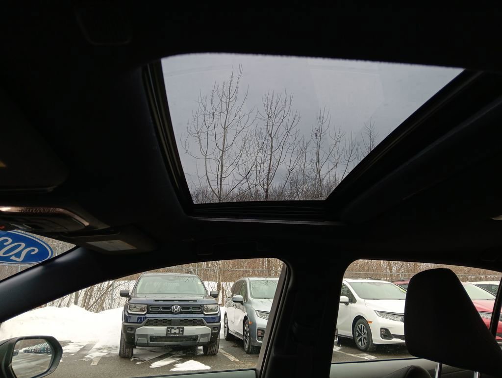 Used 2024 Toyota Corolla SE w/ SE Premium Package image 23