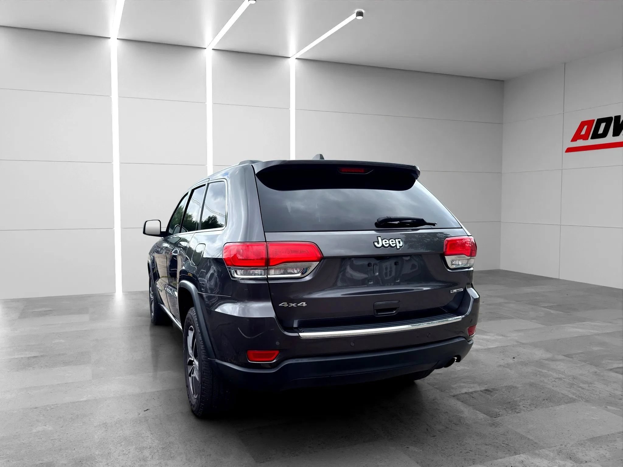 Used 2017 Jeep Grand Cherokee Limited AWD/4WD image 5