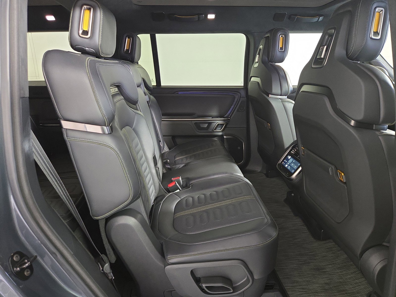 Used 2024 Rivian R1S Adventure image 23