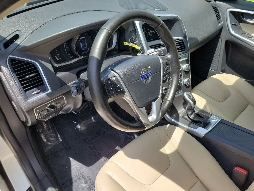Used 2016 Volvo XC60 T6 Platinum w/ Climate Package AWD/4WD image 14