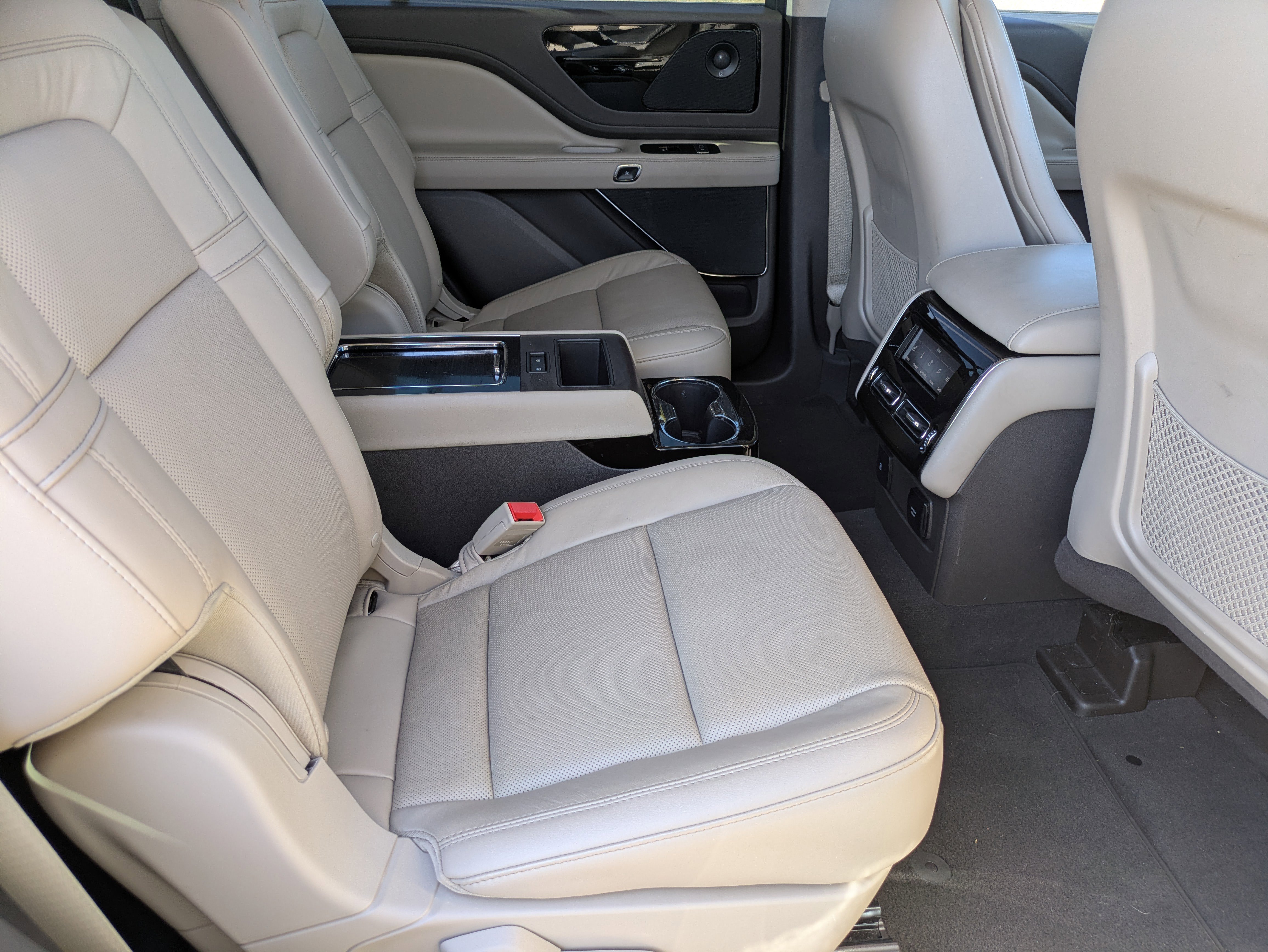 Used 2023 Lincoln Aviator Reserve w/ Equipment Group 201A image 13