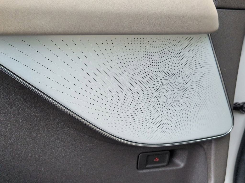 Used 2023 Lincoln Aviator Reserve w/ Equipment Group 201A image 11