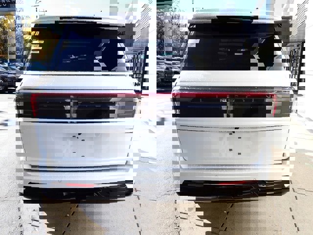 New 2025 Lincoln Navigator Reserve w/ Jet Appearance Package image 4