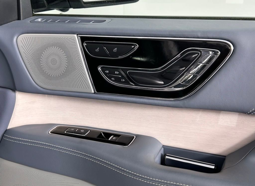 Used 2022 Lincoln Navigator L Black Label AWD/4WD image 10