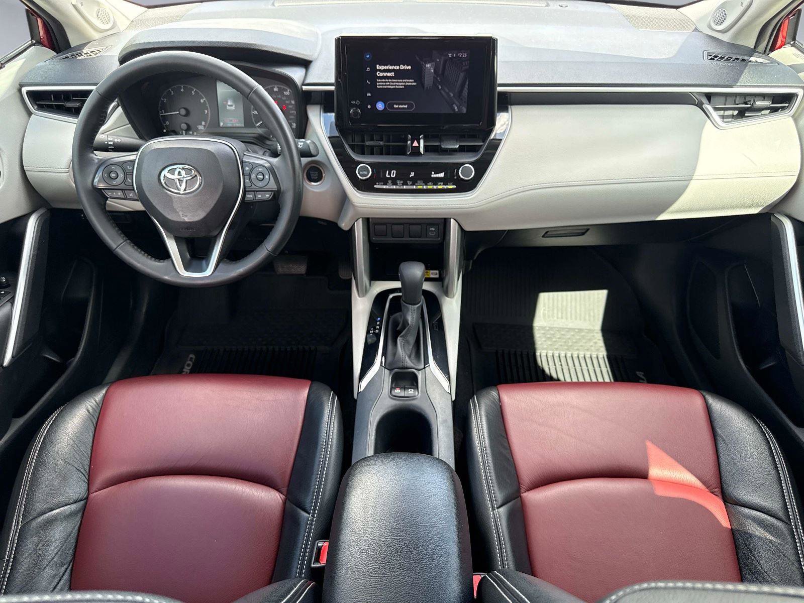 Used 2023 Toyota Corolla Cross LE w/ Moonroof Package image 14