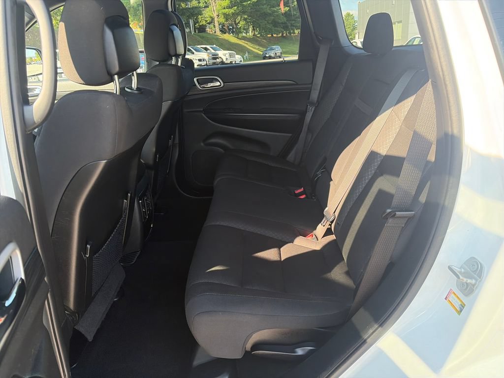 Used 2020 Jeep Grand Cherokee Laredo AWD/4WD image 24